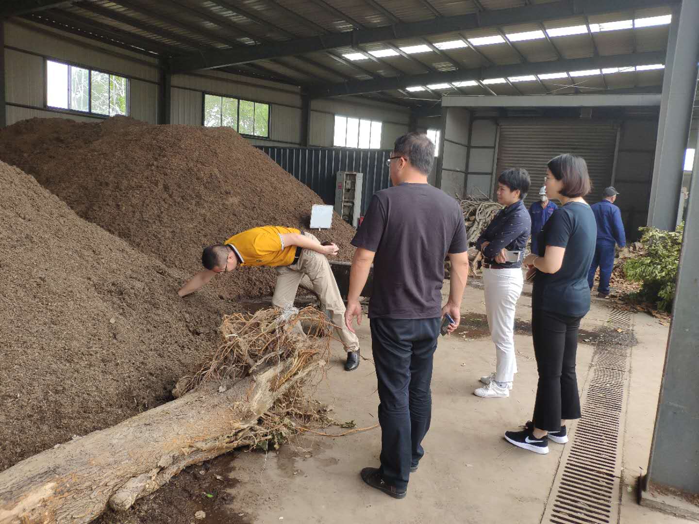 广西深根建设集团有限公司来昆参观考察园林废